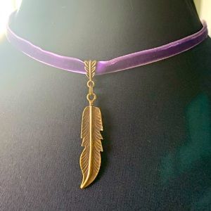 Necklace feather pendant purple velvet choker